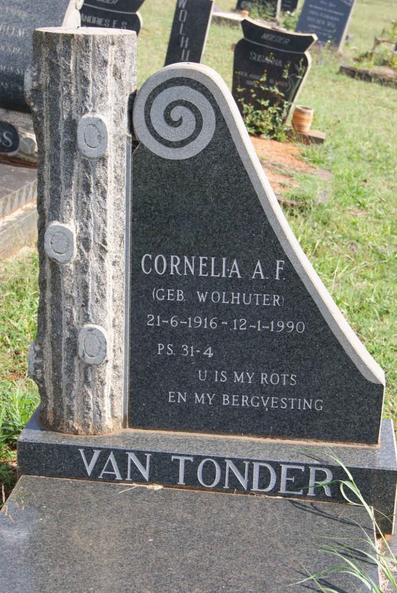 TONDER Cornelia A.F., van nee WOLHUTER 1916-1990