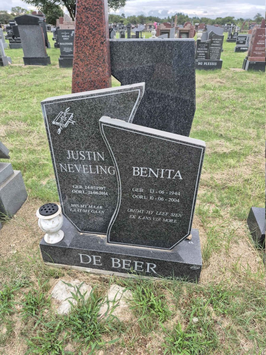 BEER Justin Neveling, de 1997-2014 & Benita 1944-2004