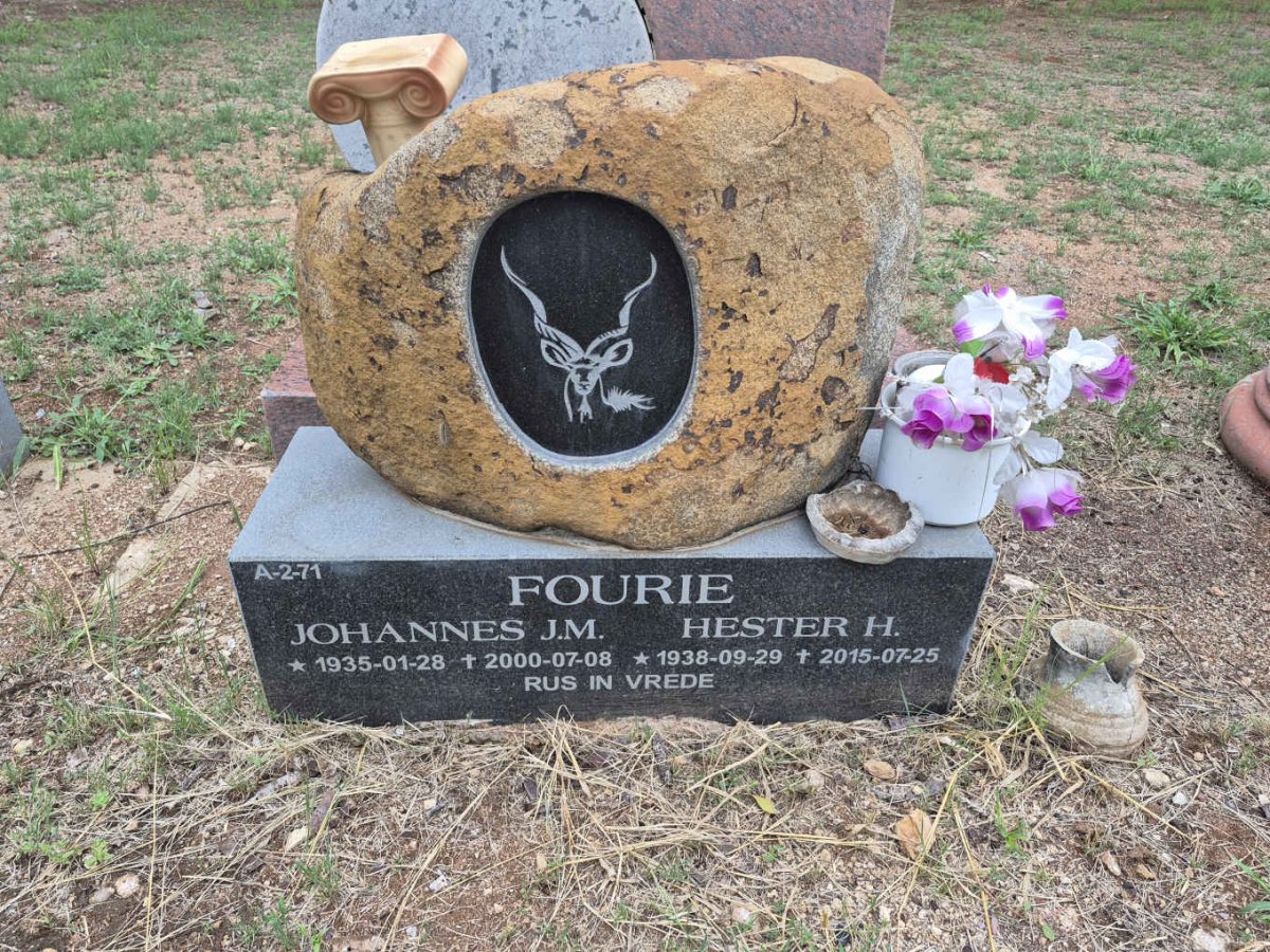 FOURIE Johannes J.M. 1935-2000 & Hester H. 1938-2015