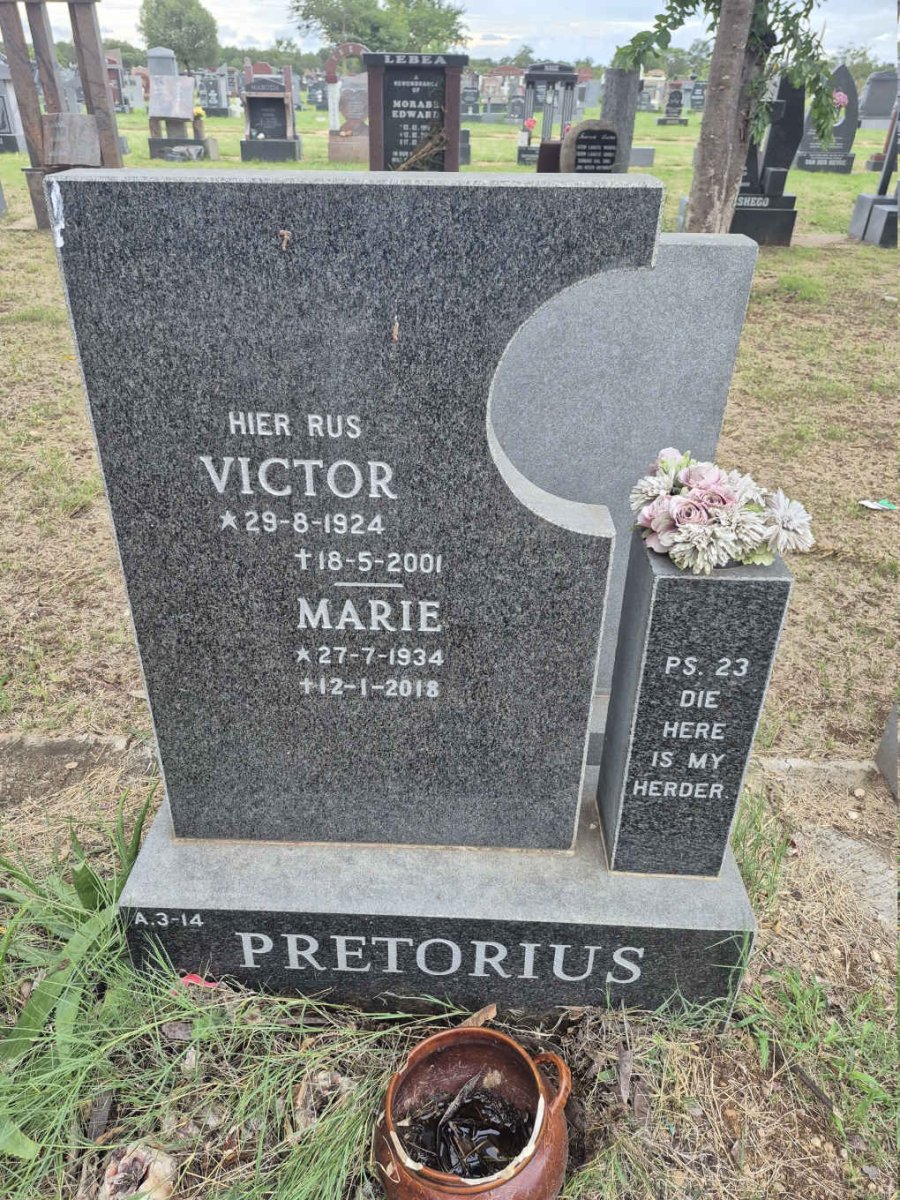 PRETORIUS Victor 1924-2001 & Marie 1934-2018