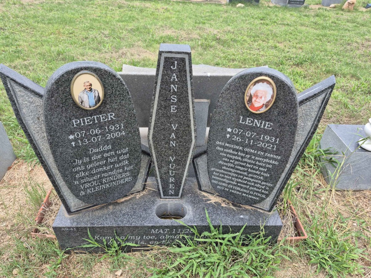 VUUREN Pieter, Janse van 1931-2004 & Lenie 1931-2021 