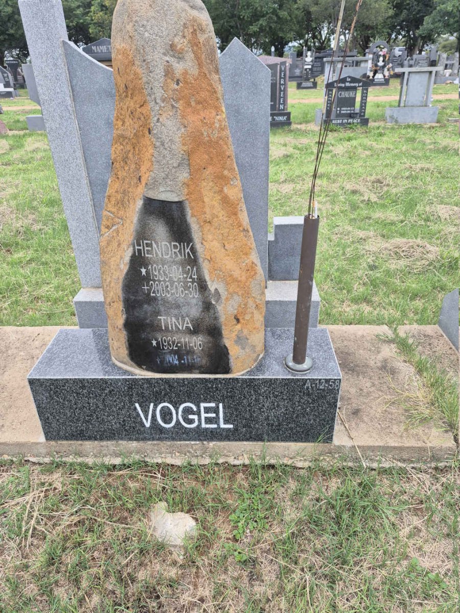 VOGEL Hendrik 1933-2003 & Tina 1932-2004 