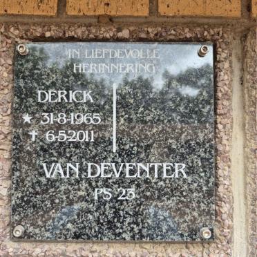 DEVENTER Derick, van 1965-2011