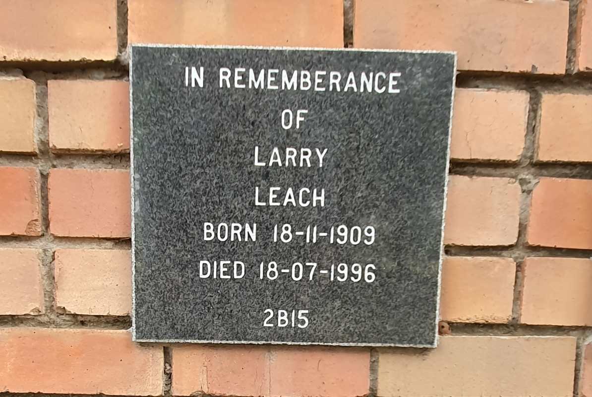 LEACH Larry 1909-1996