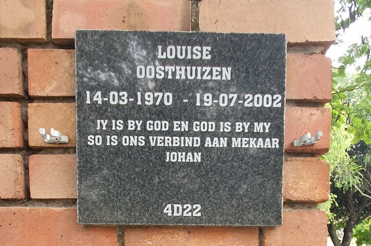 OOSTHUIZEN Louise 1970-2002