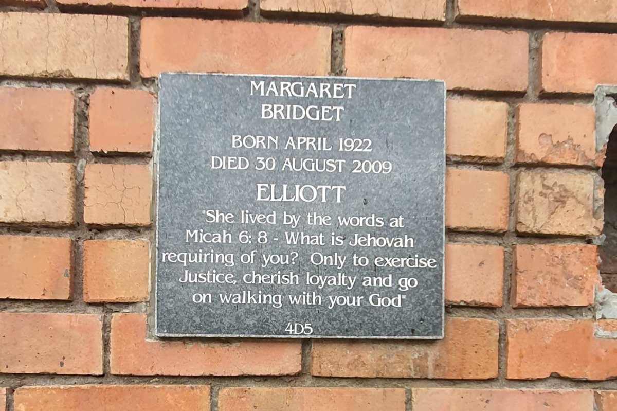ELLIOTT Margaret Bridget 1922-2009