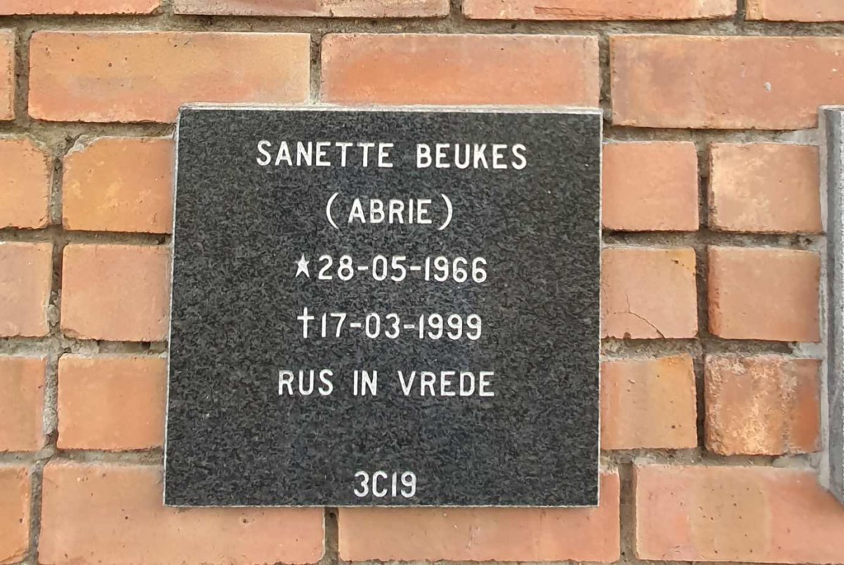 BEUKES Sanette 1966-1999
