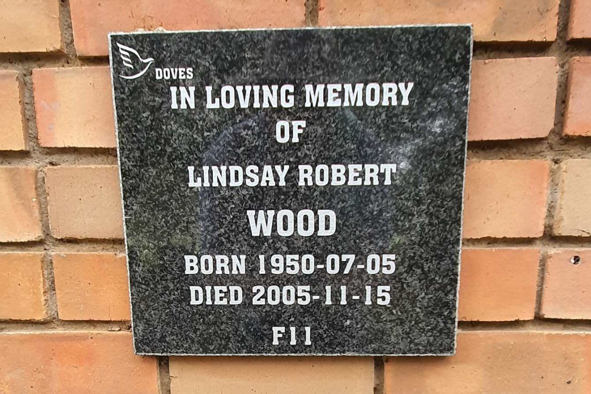 WOOD Lindsay Robert 1950-2005