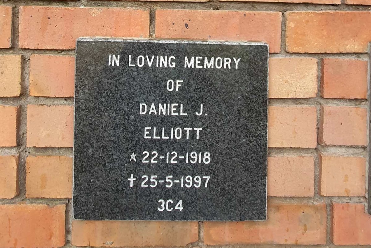 ELLIOTT Daniel J. 1918-1997