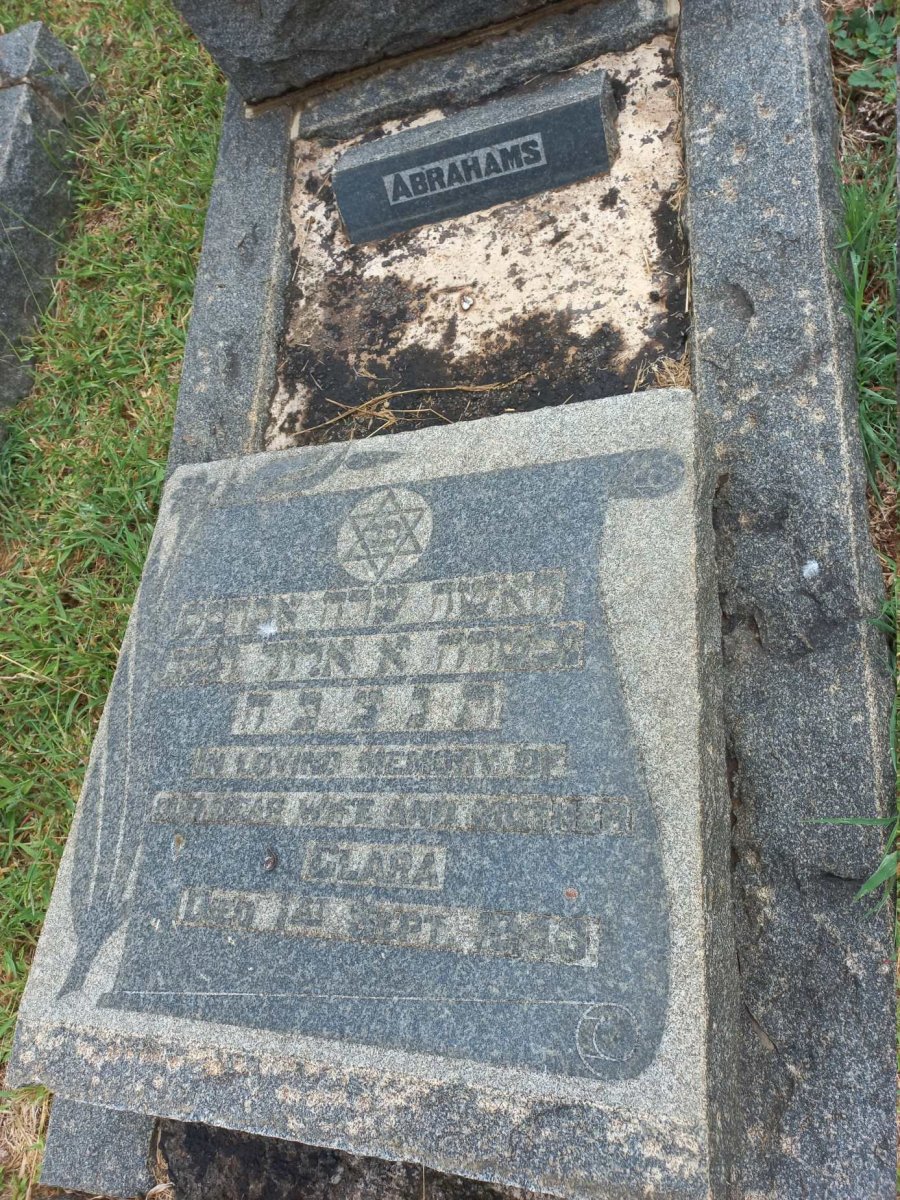 ABRAHAMS Clara – 1943