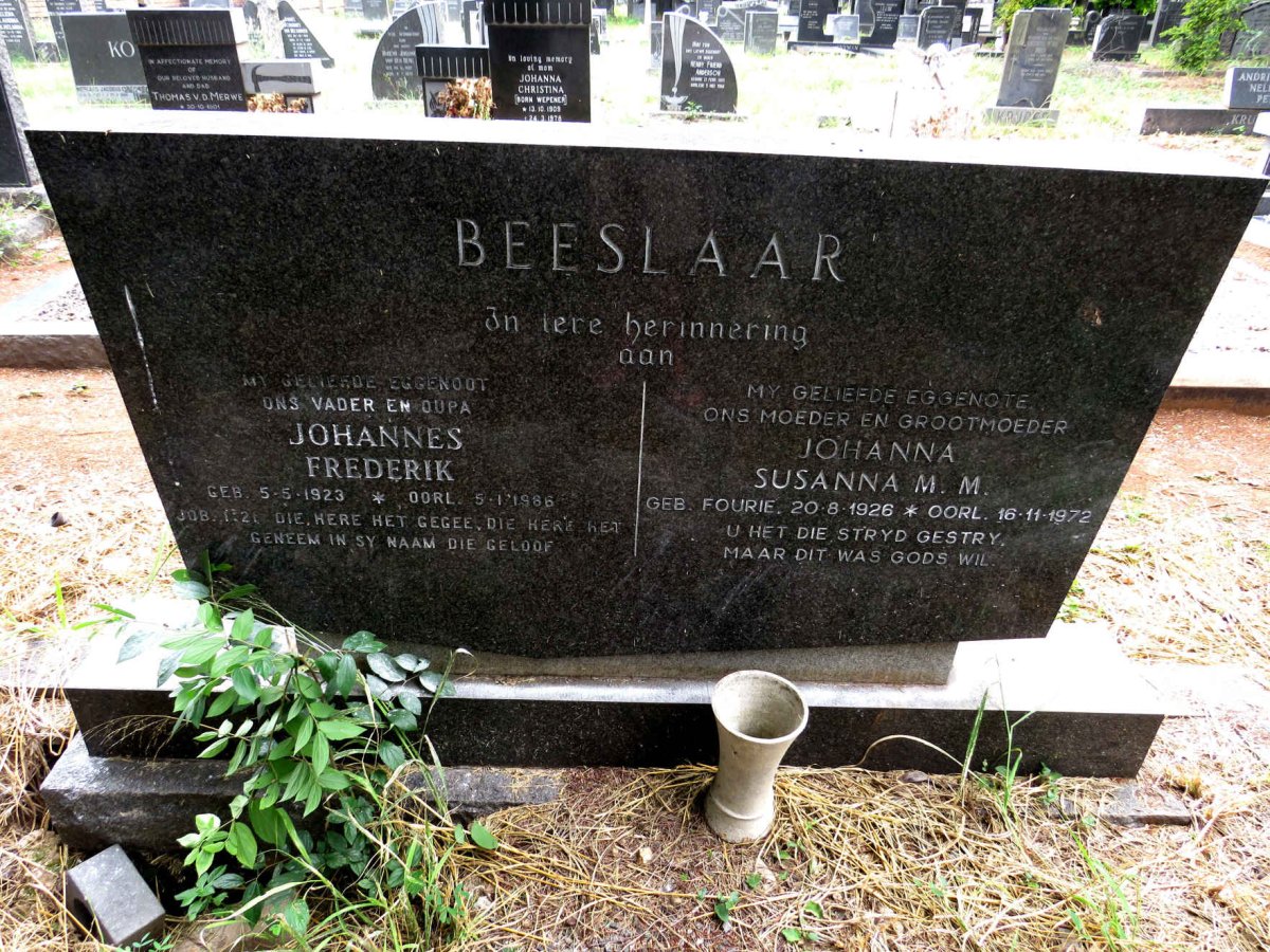 BEESLAAR Johannes Frederik 1923-1986 & Johanna Susanna M.M. 1926-1972