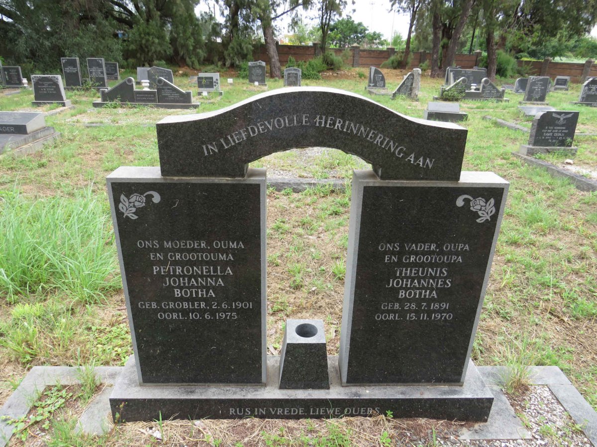 BOTHA Theunis Johannes 1891-1970 & Petronella Johanna GROBLER 1901-1975
