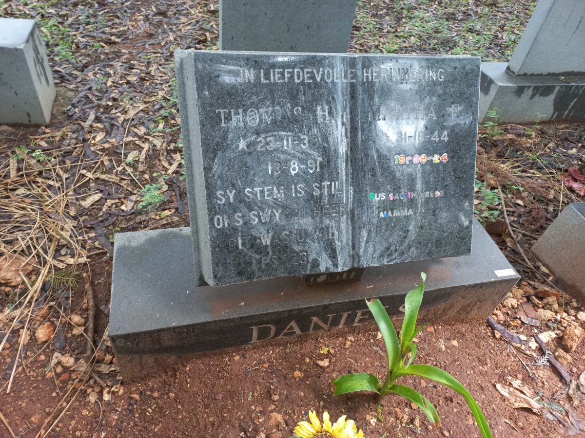 DANIELS Thomas H. 1938-1991 & Martha F. 1944-2024