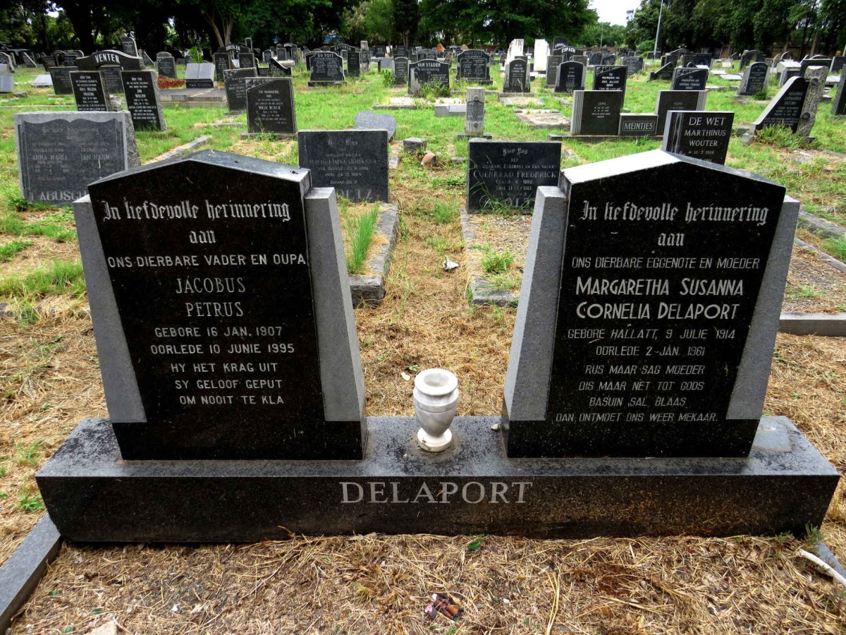 DELAPORT Jacobus Petrus 1907-1995 & Margaretha Susanna Cornelia HALLATT 1914-1961