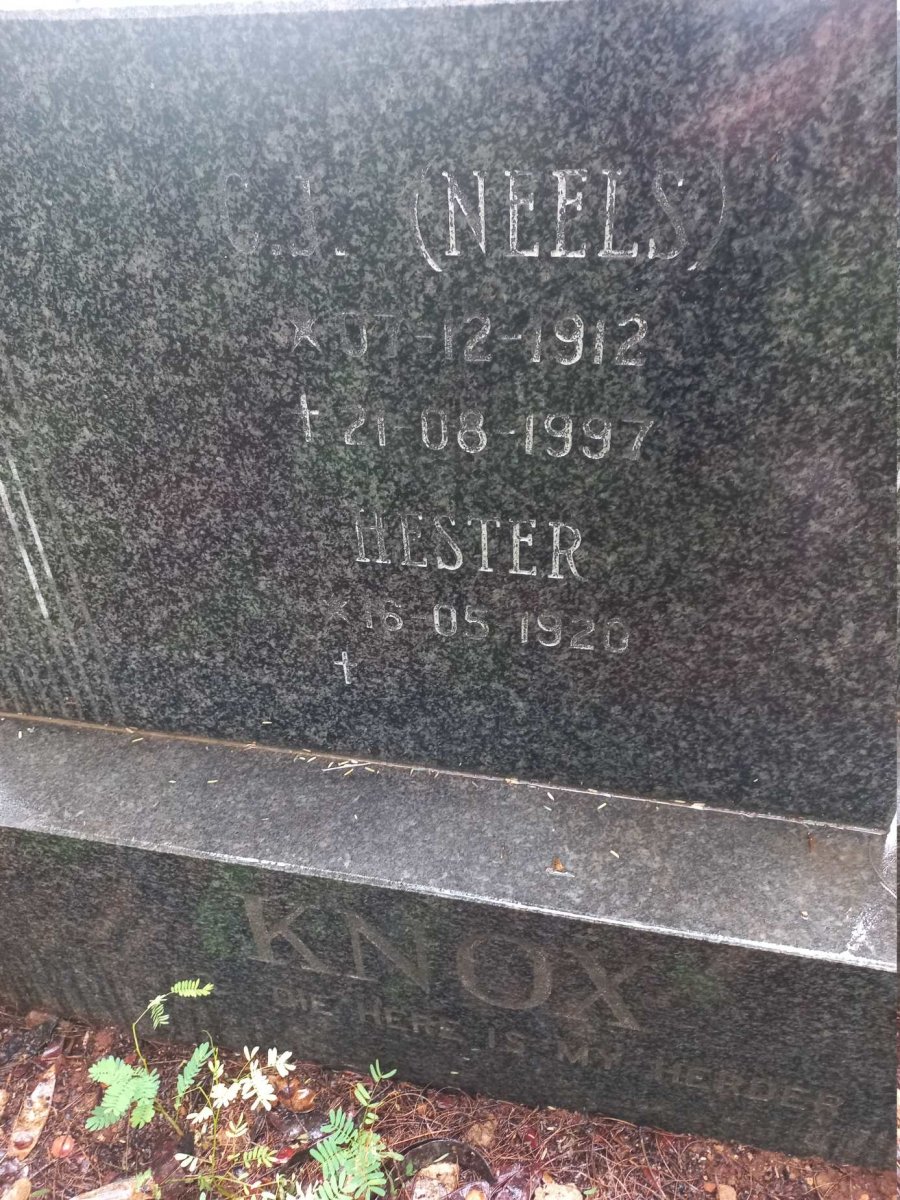 KNOX C.J. 1912-1997 & Hester 1920-