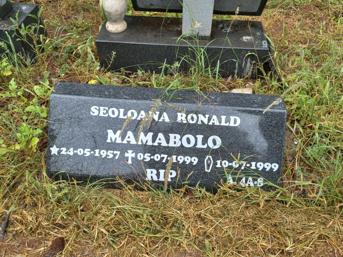 MAMABOLO Seoloana Ronald 1957-1999