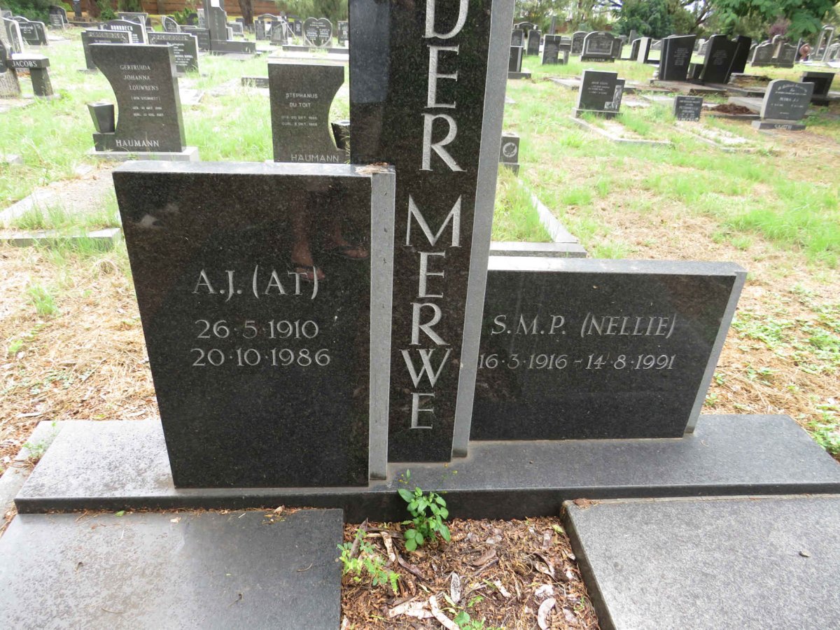 MERWE A.J., van der 1910-1986 & S.M.P. 1916-1991