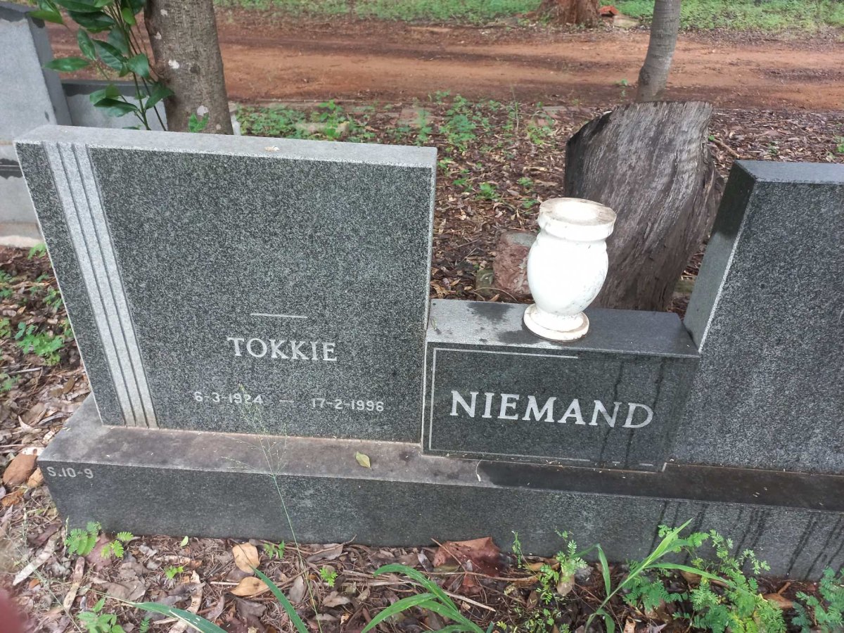 NIEMAND Tokkie 1924-1996