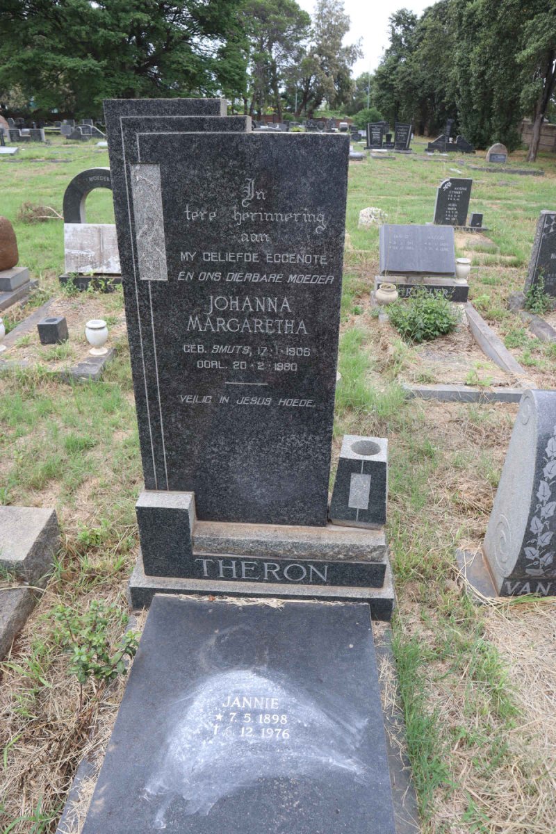 THERON Jannie 1898-1976 & Johanna Margaretha nee SMUTS 1906-1980_1