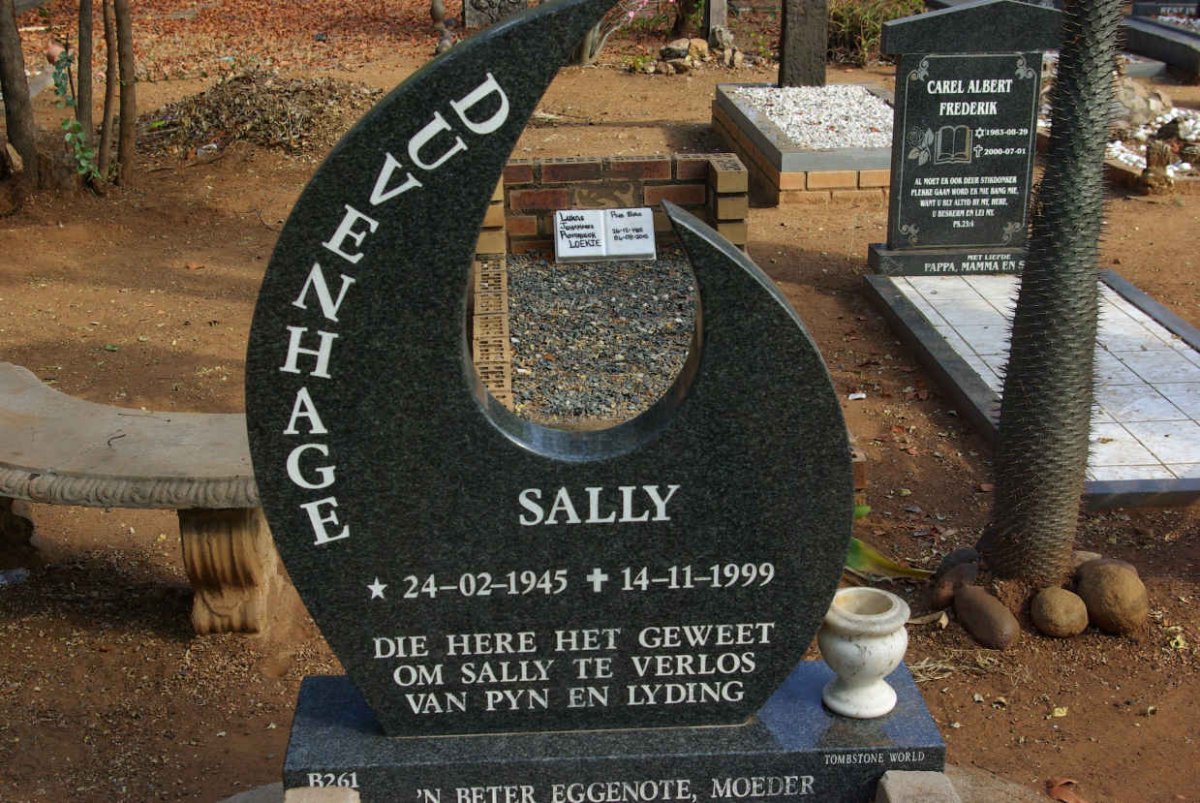 DUVENHAGE Sally 1945-1999
