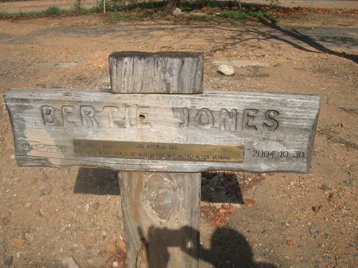 JONES Bertie 1947-2004