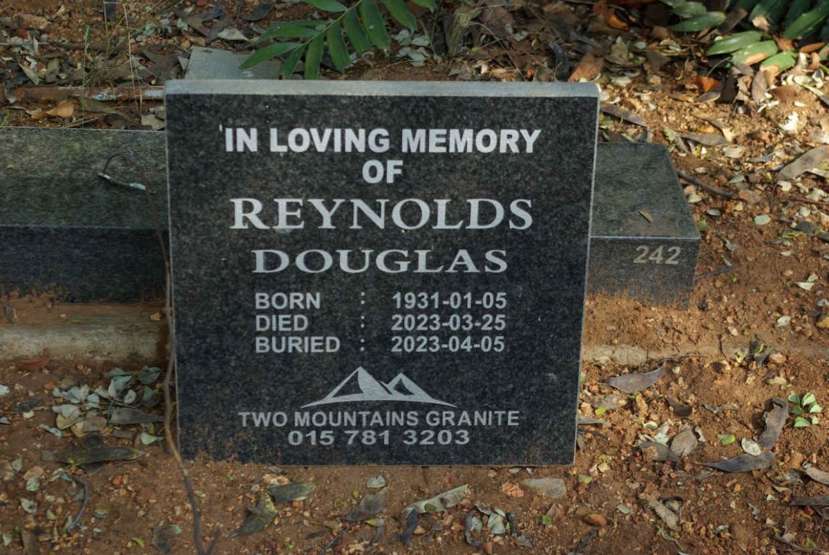 REYNOLDS Douglas 1931-2023