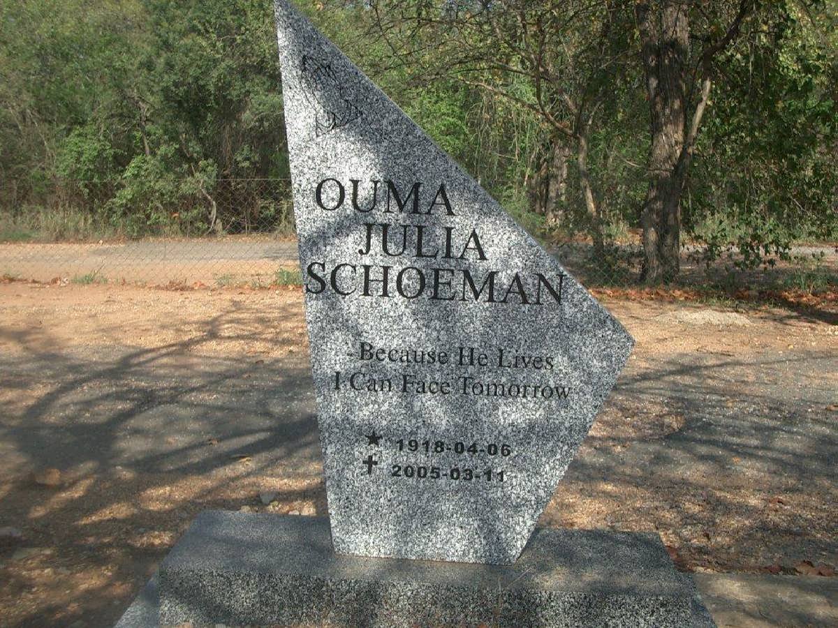 SCHOEMAN Julia 1918-2005