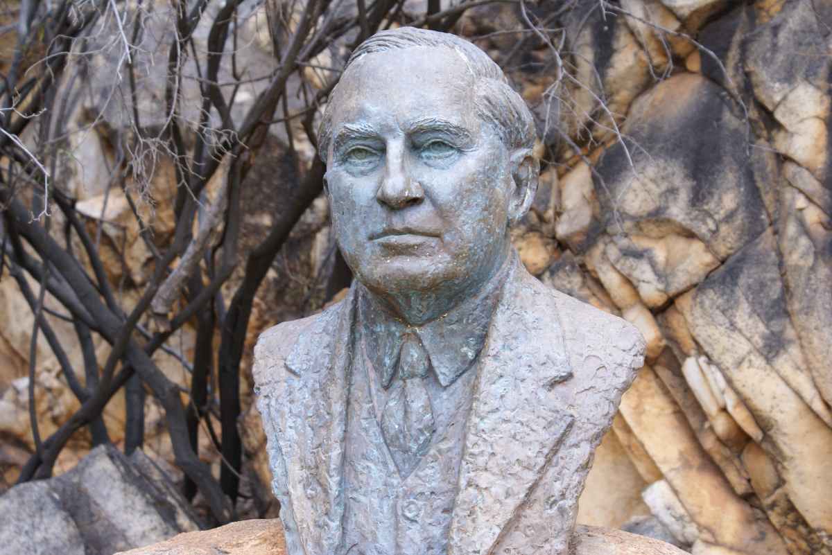 3. NAUDE J.F. 