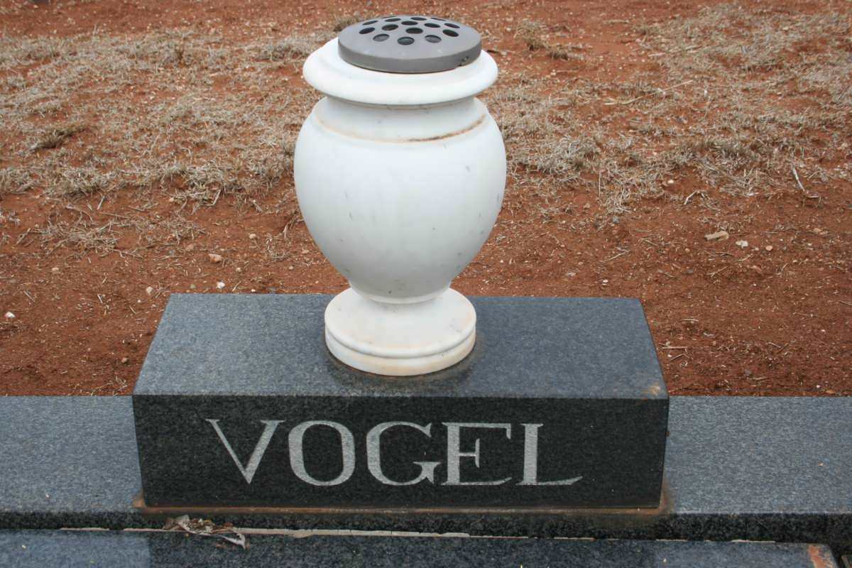 VOGEL Marcus D'Arcy 1898-1971 &amp; Elbie Isabella OOSTHUYSEN 1902-