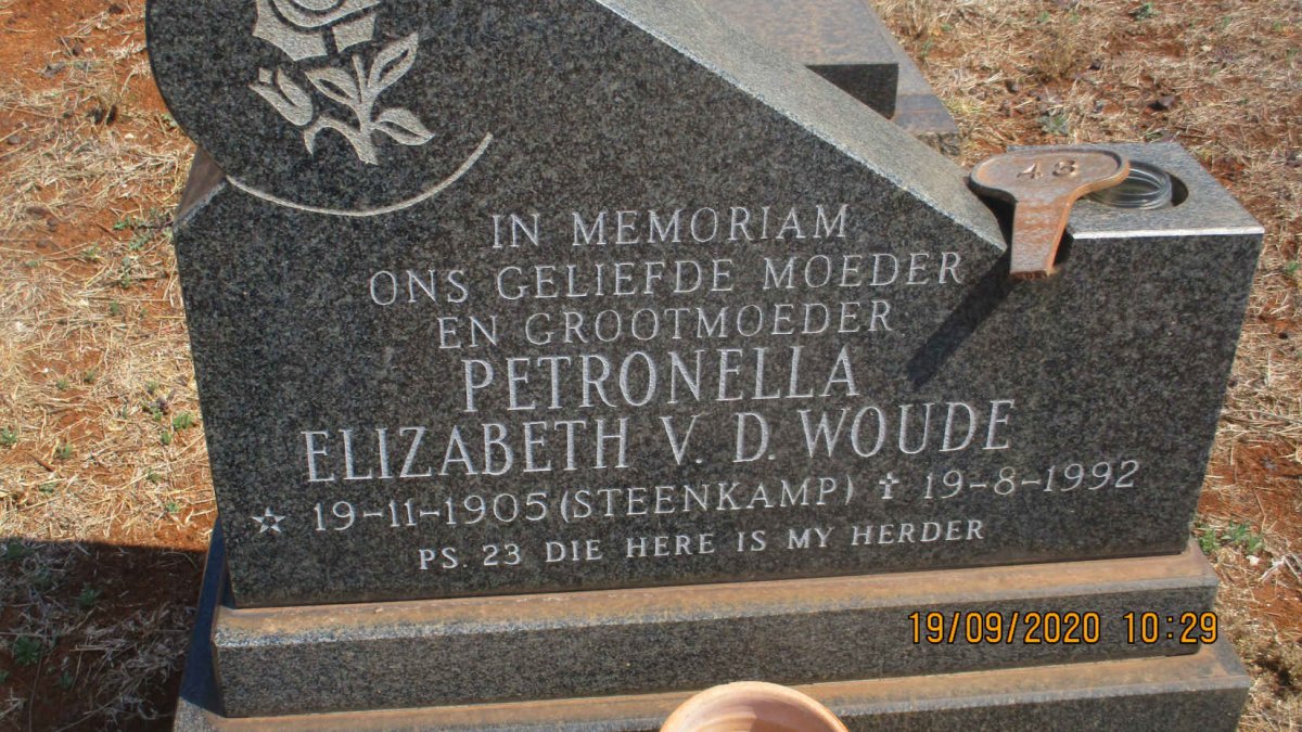 WOUDE Petronella Elizabeth, v.d. nee STEENKAMP 1905-1992