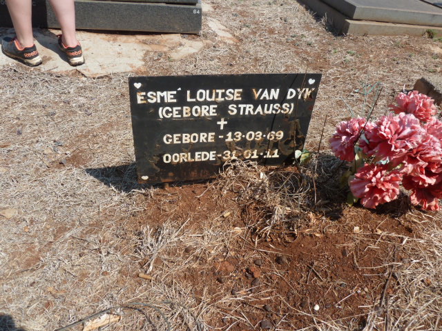 DYK Esmé Louise, van nee STRAUSS 1969-2011