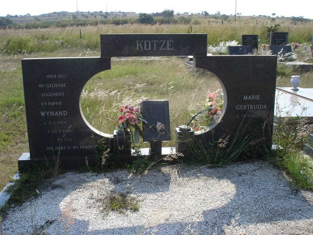 KOTZE Wynand 1954-1986 &amp; Marie Gertruida 1962-
