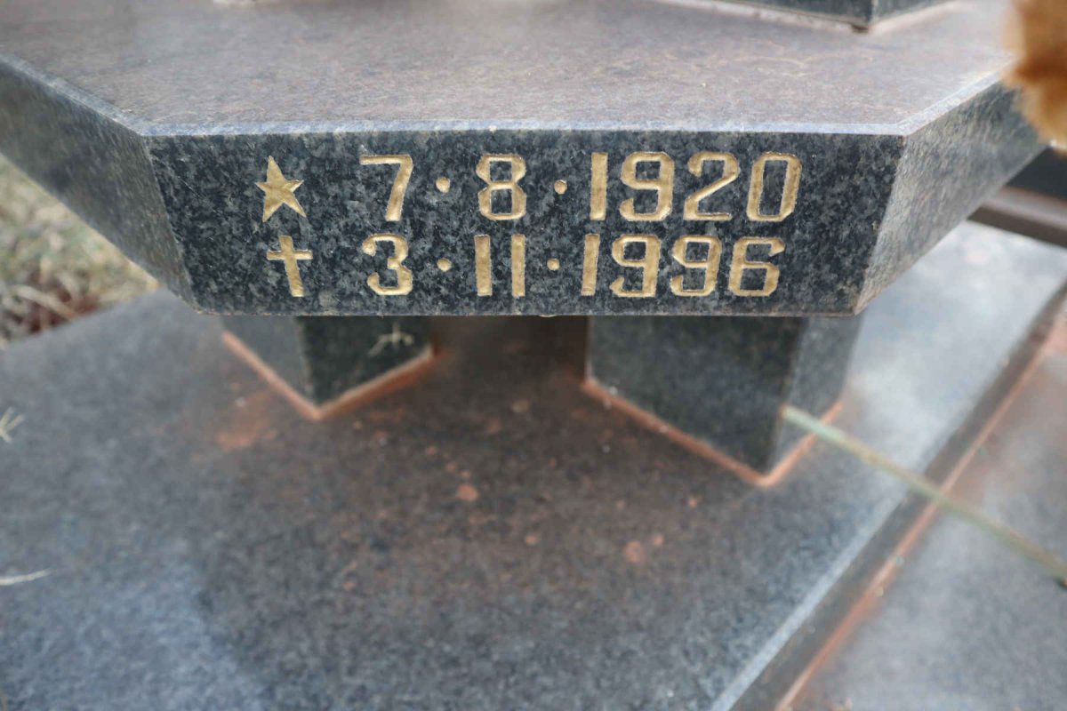 BENDER Jan G.F. 1920-1996 &amp; Anna J. 1926-2015