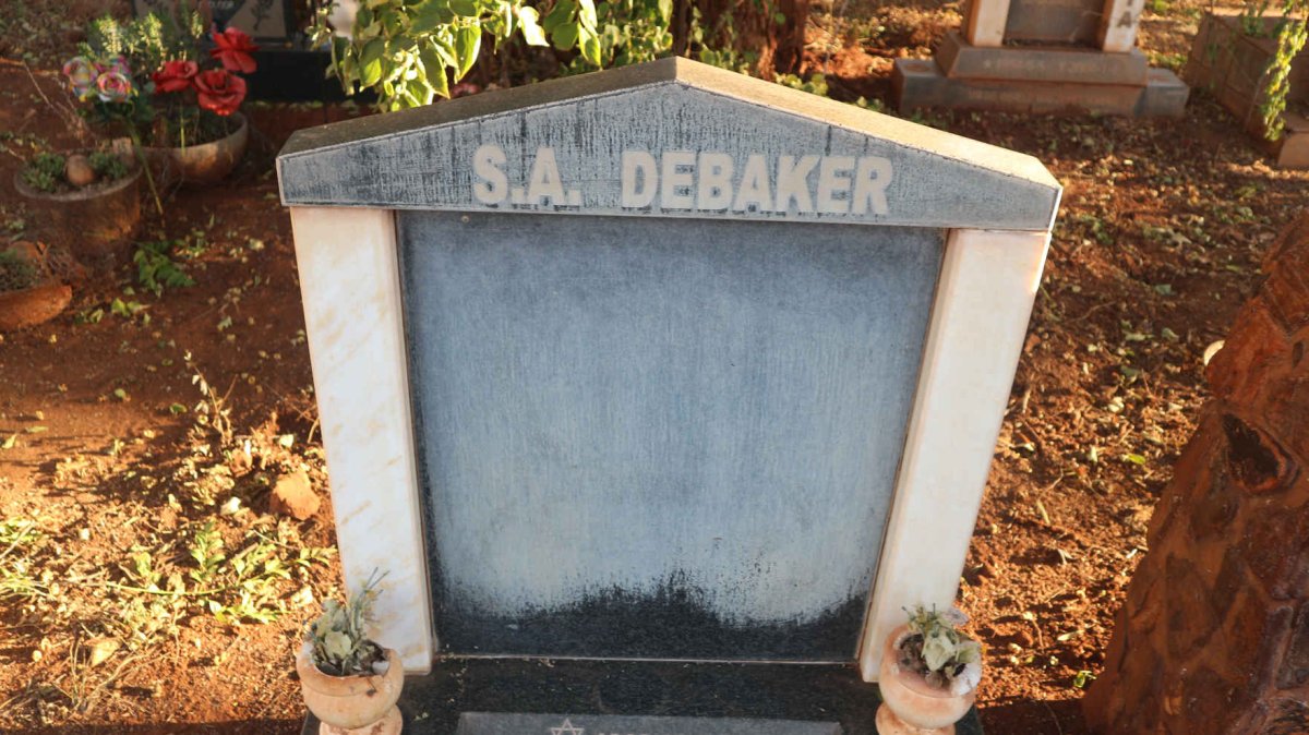 DEBAKER S.A. 1968-2004
