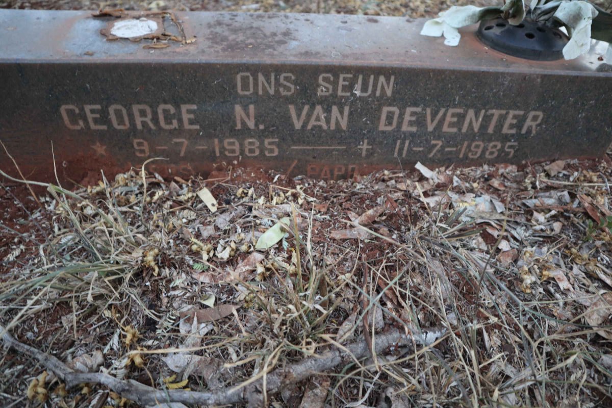 DEVENTER George N., van 1985-1985