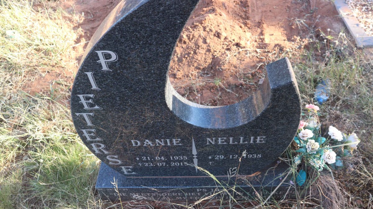 PIETERSE Danie 1935-2015 &amp; Nellie 1938-
