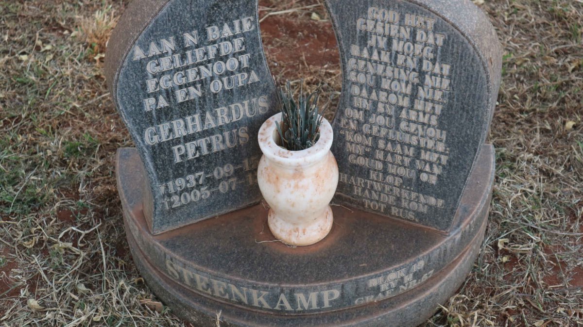 STEENKAMP Gerhardus Petrus 1937-2005