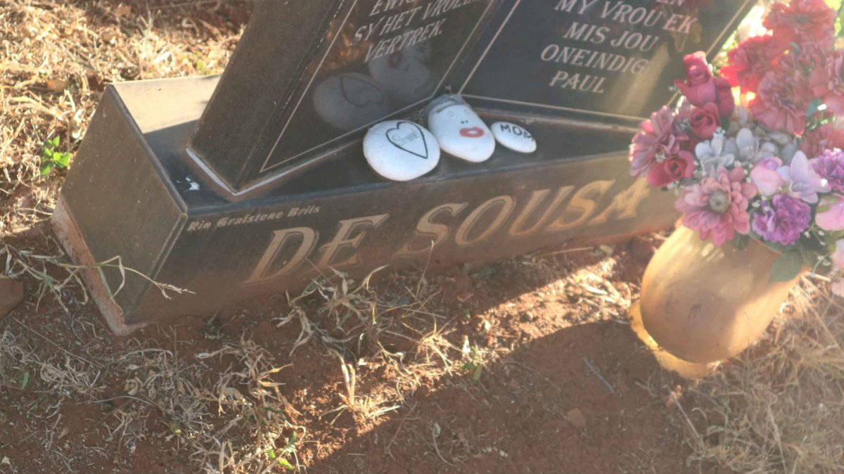 SOUSA , Simone, de 1980-2011