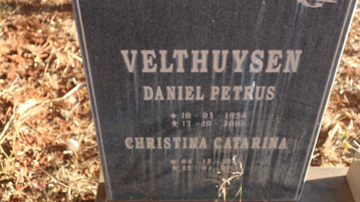 VELTHUYSEN Daniel Petrus 1954-2010 &amp; Christina Catarina 19??-200?