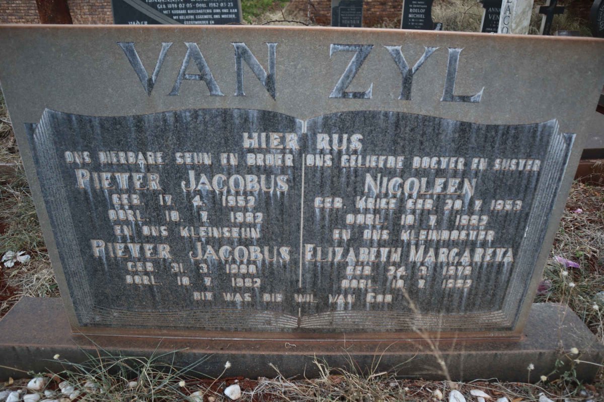 ZYL Pieter Jacobus, van 1952-1982 &amp; Nicoleen KRIGE 1953-1982