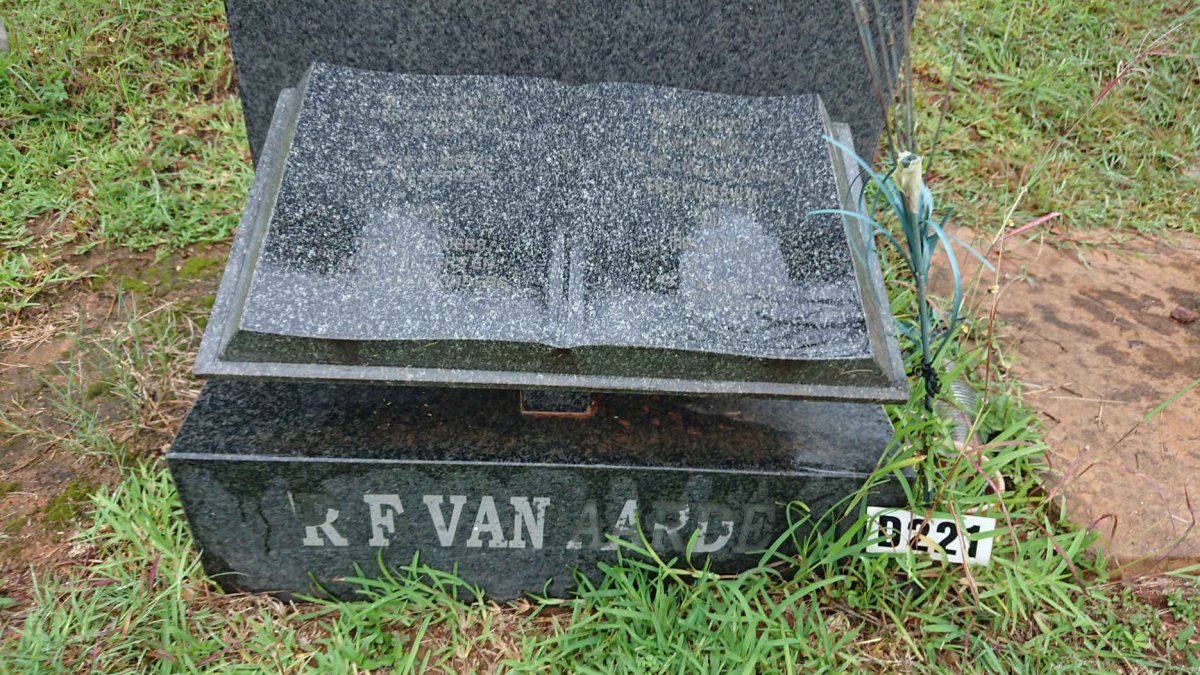 AARDE R.F., van 1926-2009