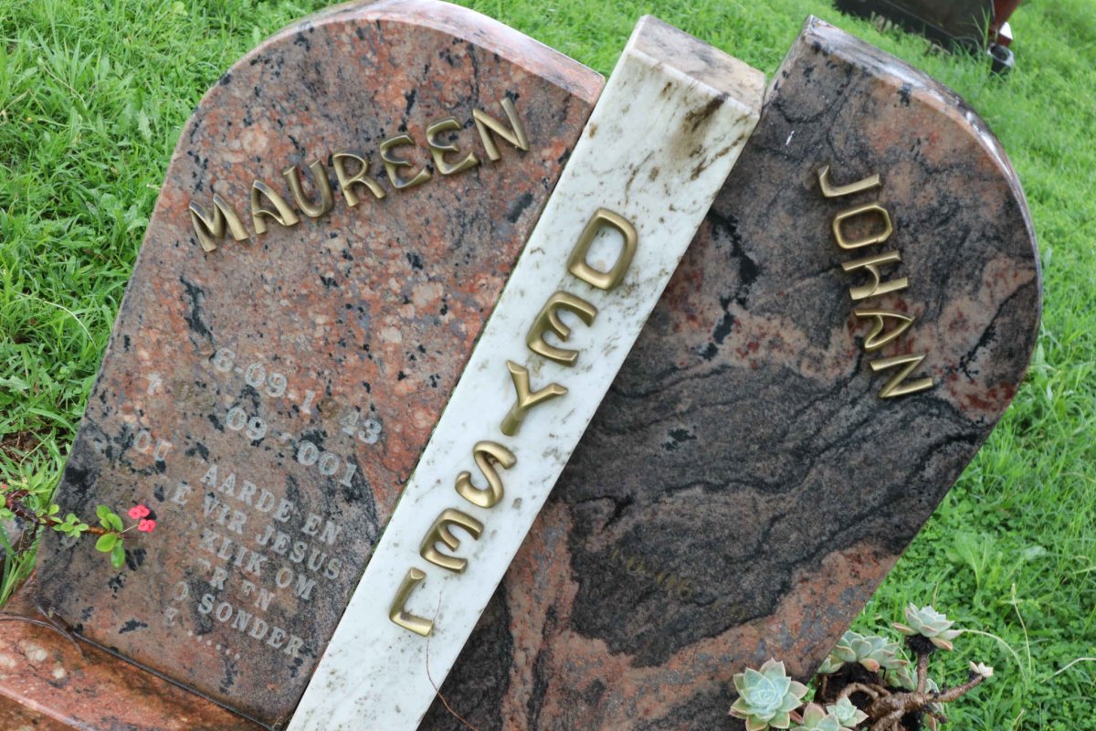 DEYSEL Maureen 1943-2001