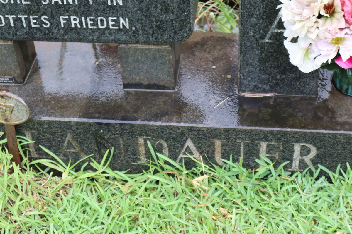 LANDAUER Rosa 1906-1995