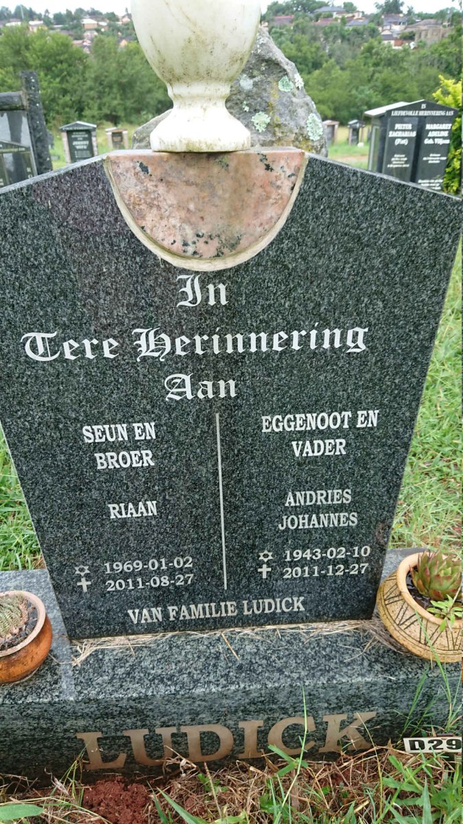 LUDICK Andries Johannes 1943-2011 :: LUDICK Riaan 1969-2011