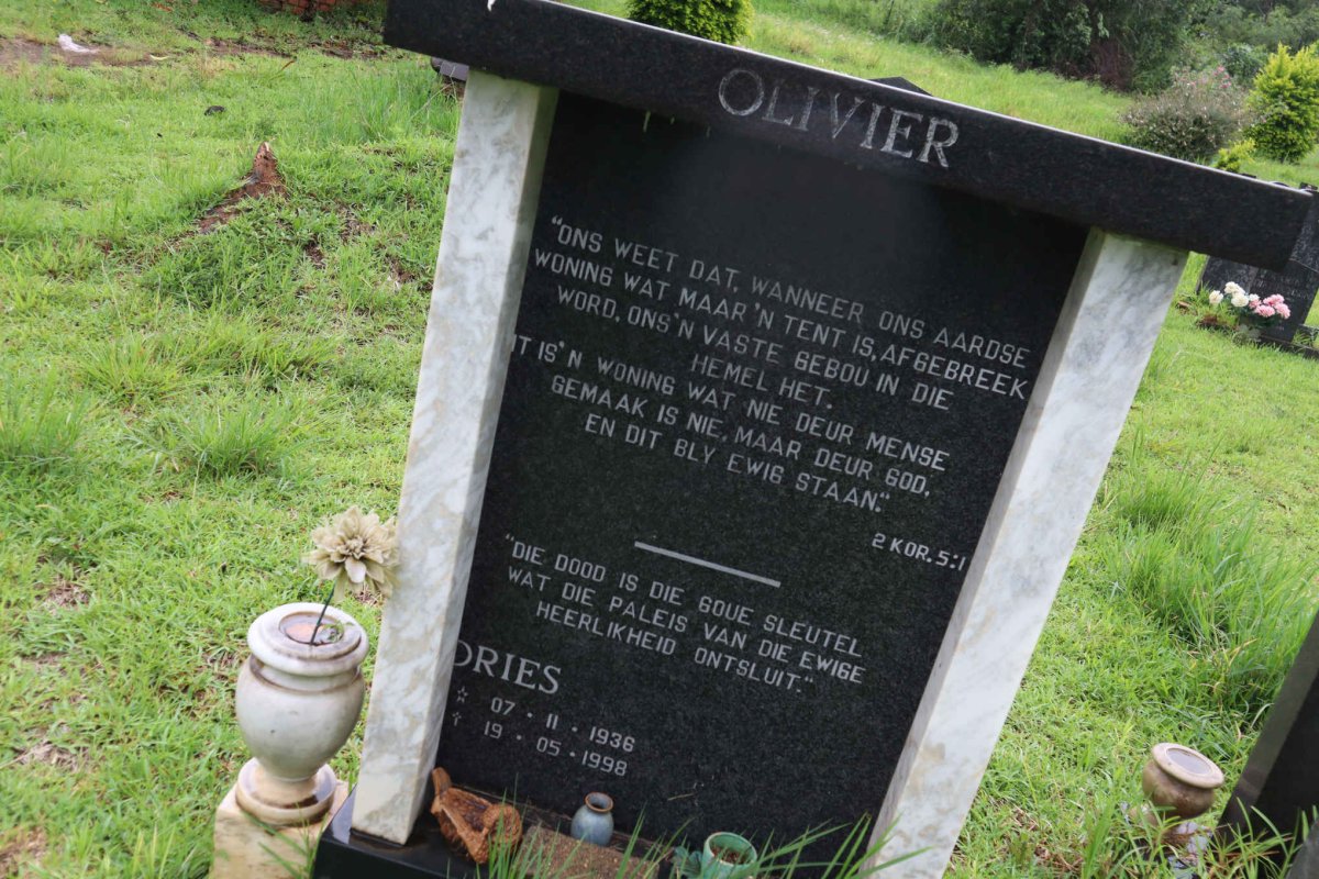 OLIVIER Dries 1936-1998