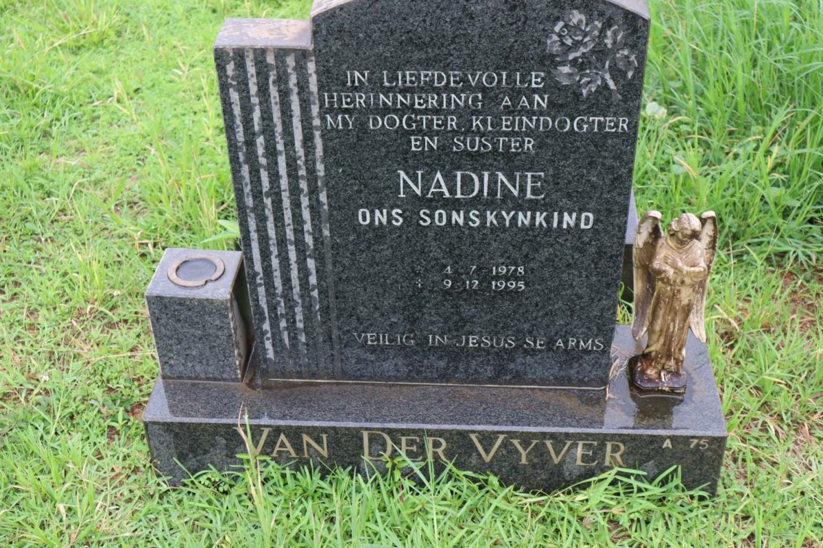 VYVER Nadine, van der 1978-1995