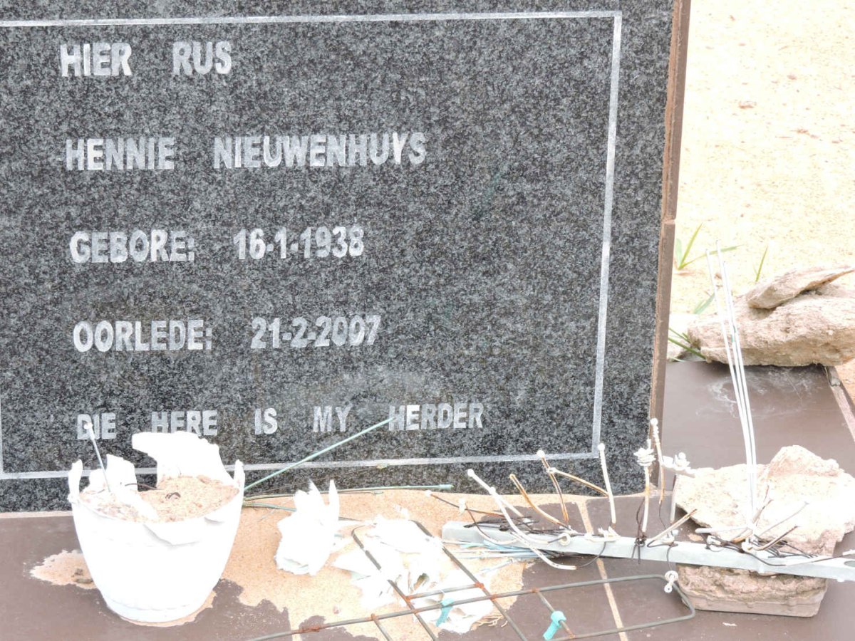 NIEUWENHUYS Hennie 1938-2007
